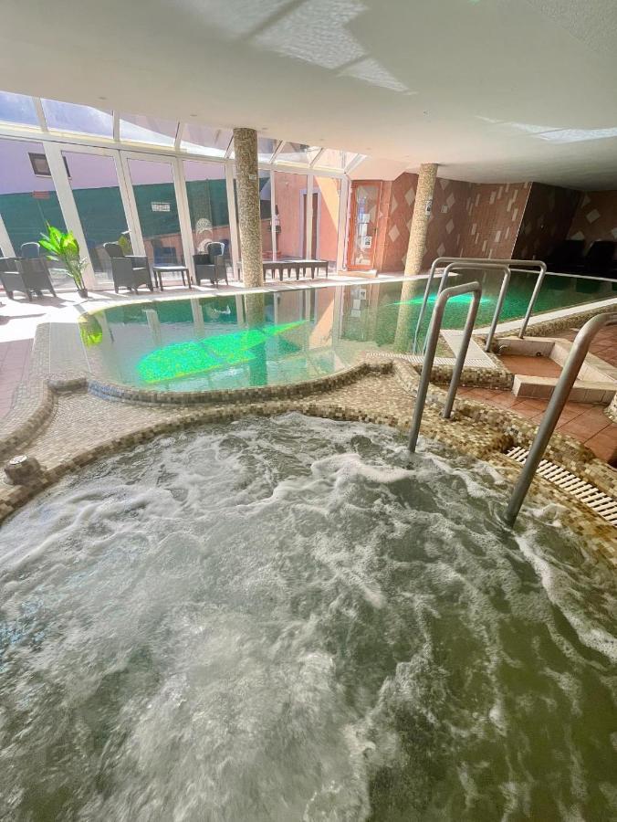 Hévíz Fonix Wellness *** 1 A Epulet B&B 외부 사진