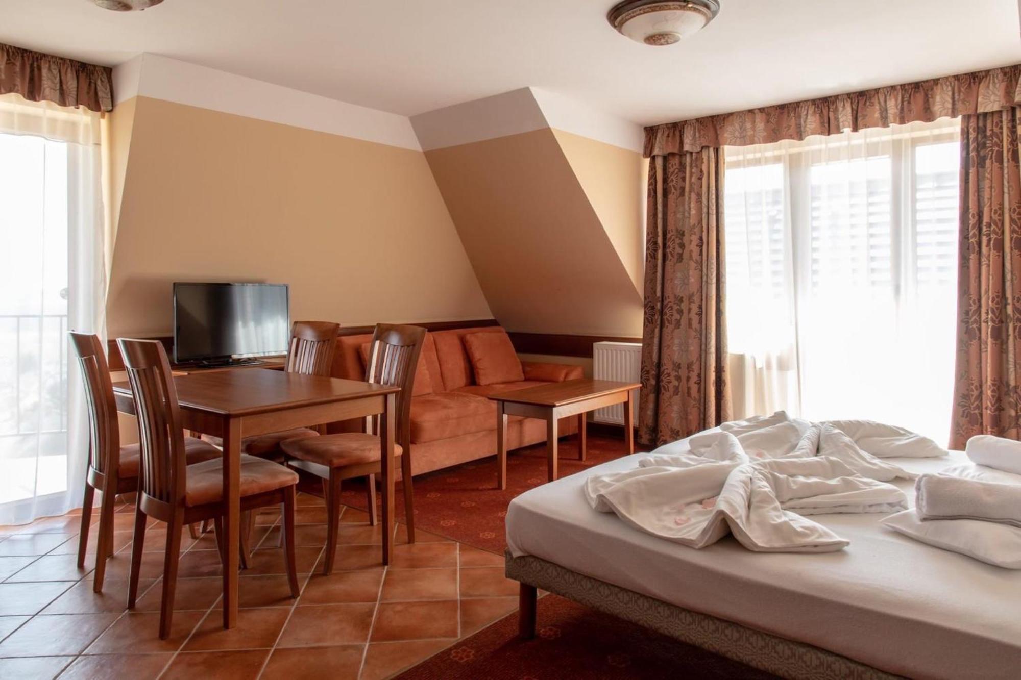 Hévíz Fonix Wellness *** 1 A Epulet B&B 외부 사진