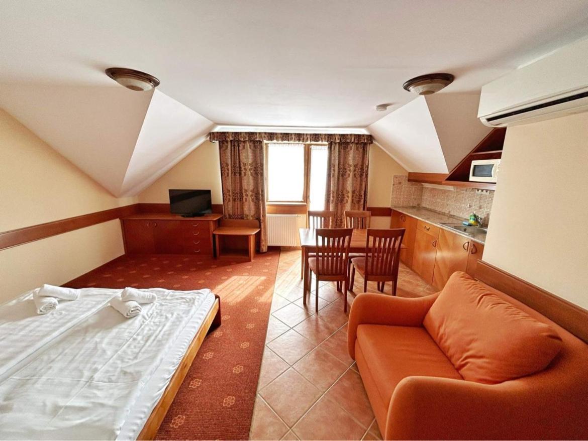 Hévíz Fonix Wellness *** 1 A Epulet B&B 외부 사진