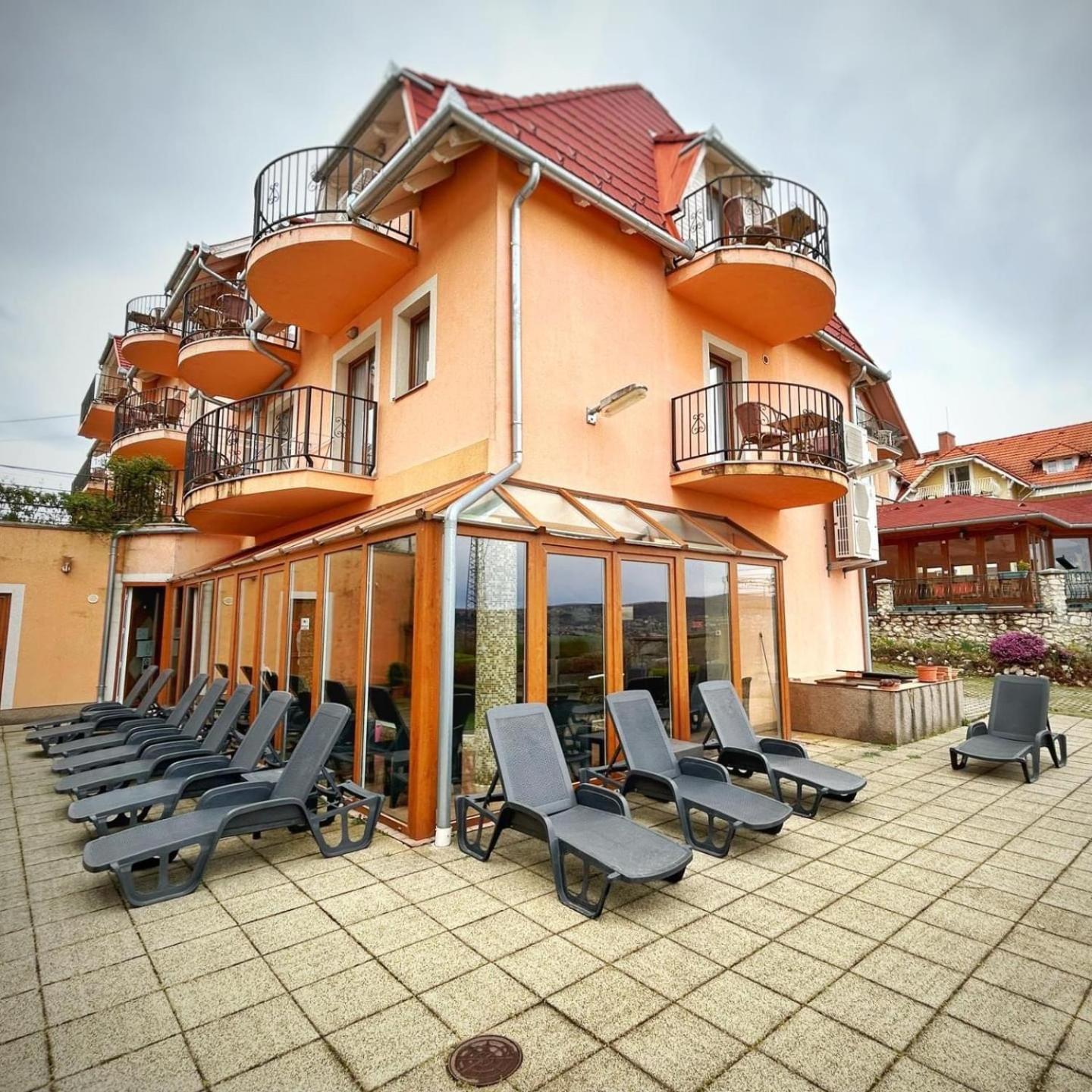 Hévíz Fonix Wellness *** 1 A Epulet B&B 외부 사진