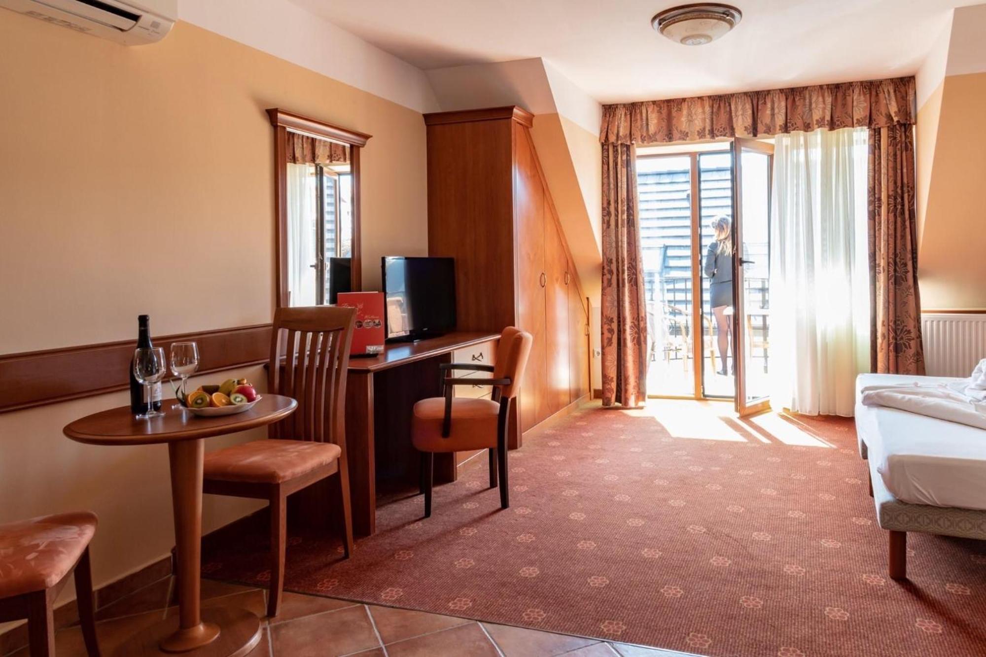 Hévíz Fonix Wellness *** 1 A Epulet B&B 외부 사진